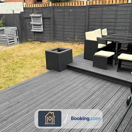 Large Modern 6 Bedroom House By Movida Property Group Short Lets & Serviced Accommodation With Games Room Leeds  Esterno foto