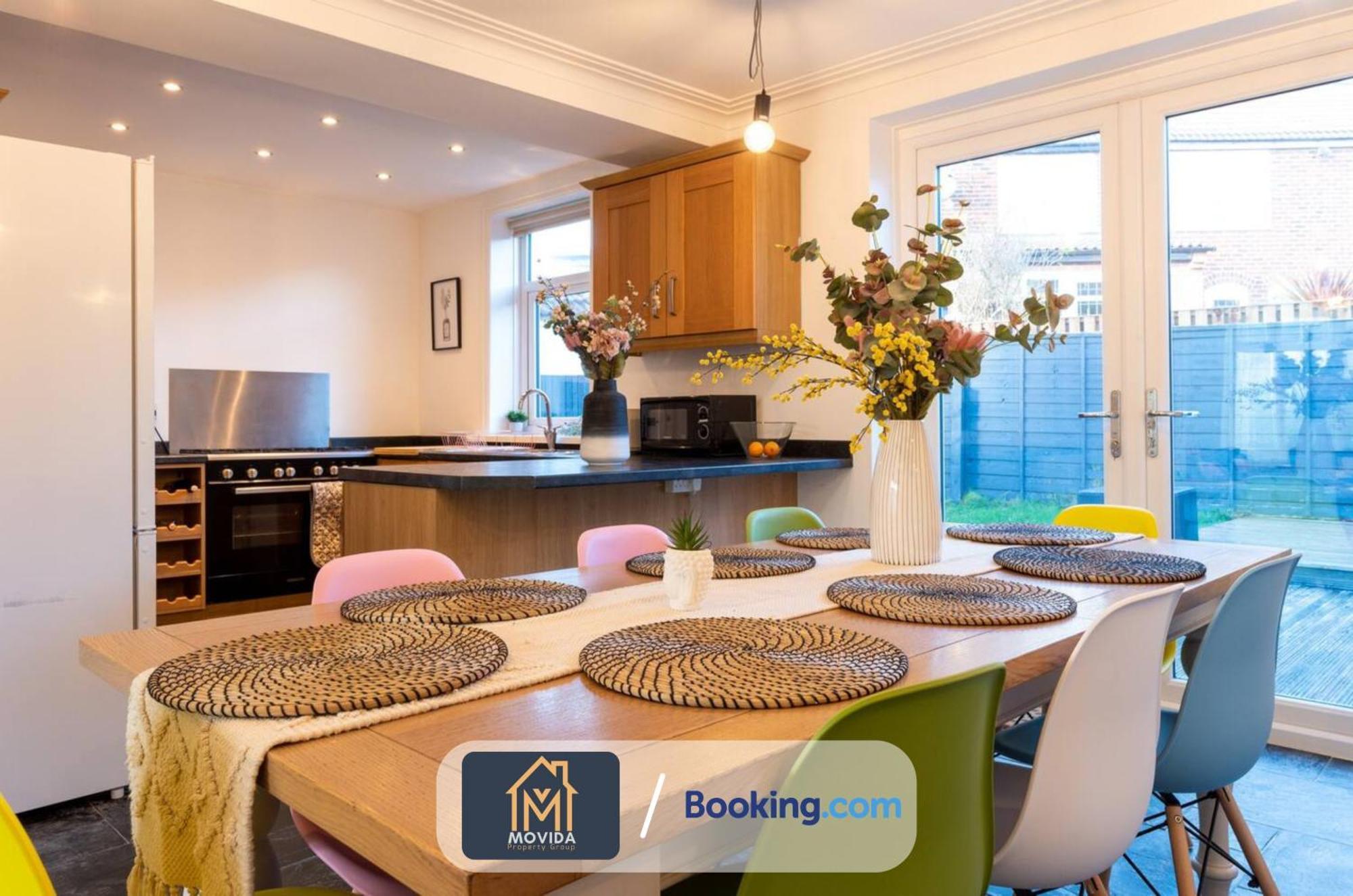 Large Modern 6 Bedroom House By Movida Property Group Short Lets & Serviced Accommodation With Games Room Leeds  Esterno foto