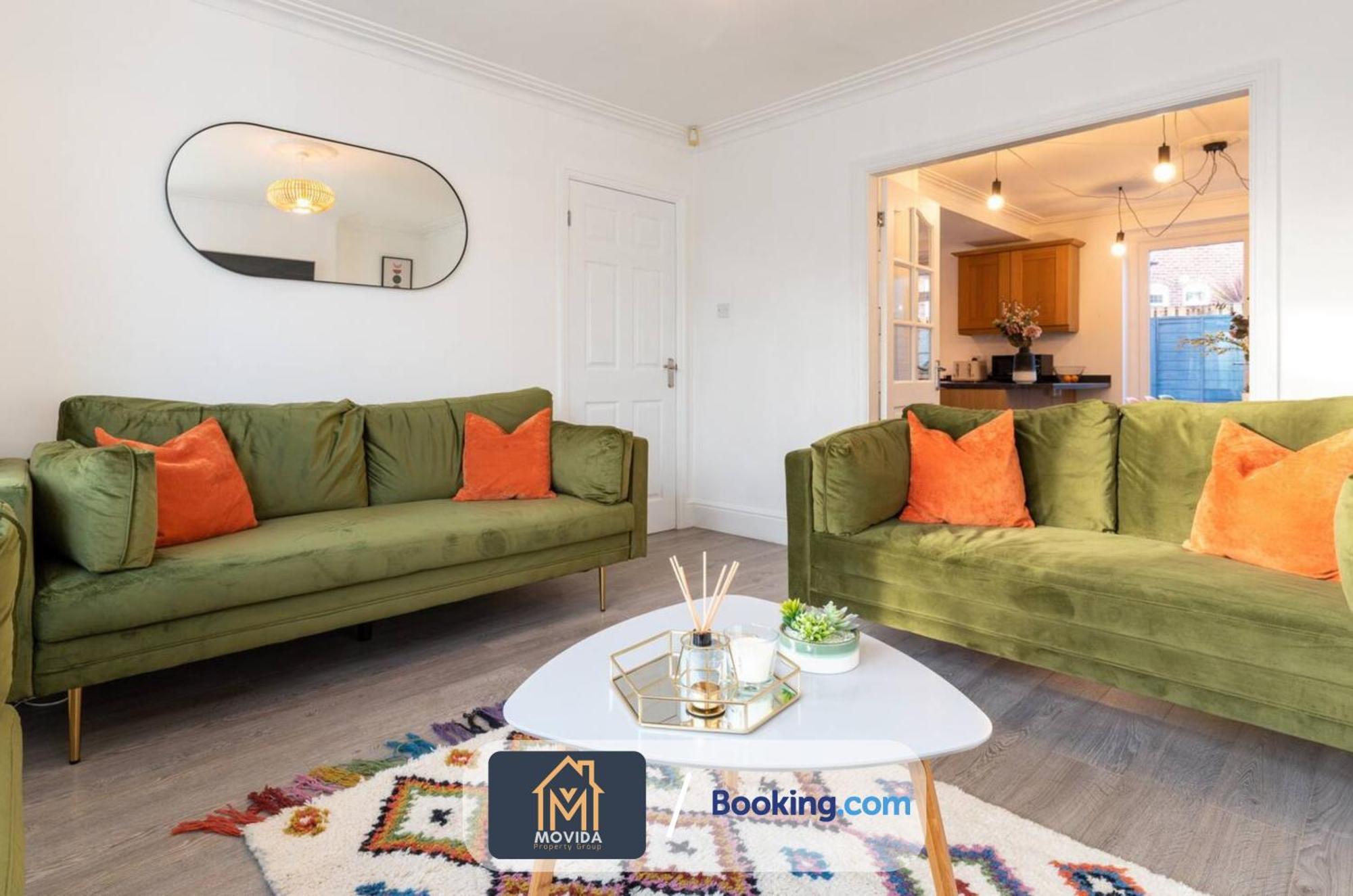 Large Modern 6 Bedroom House By Movida Property Group Short Lets & Serviced Accommodation With Games Room Leeds  Esterno foto