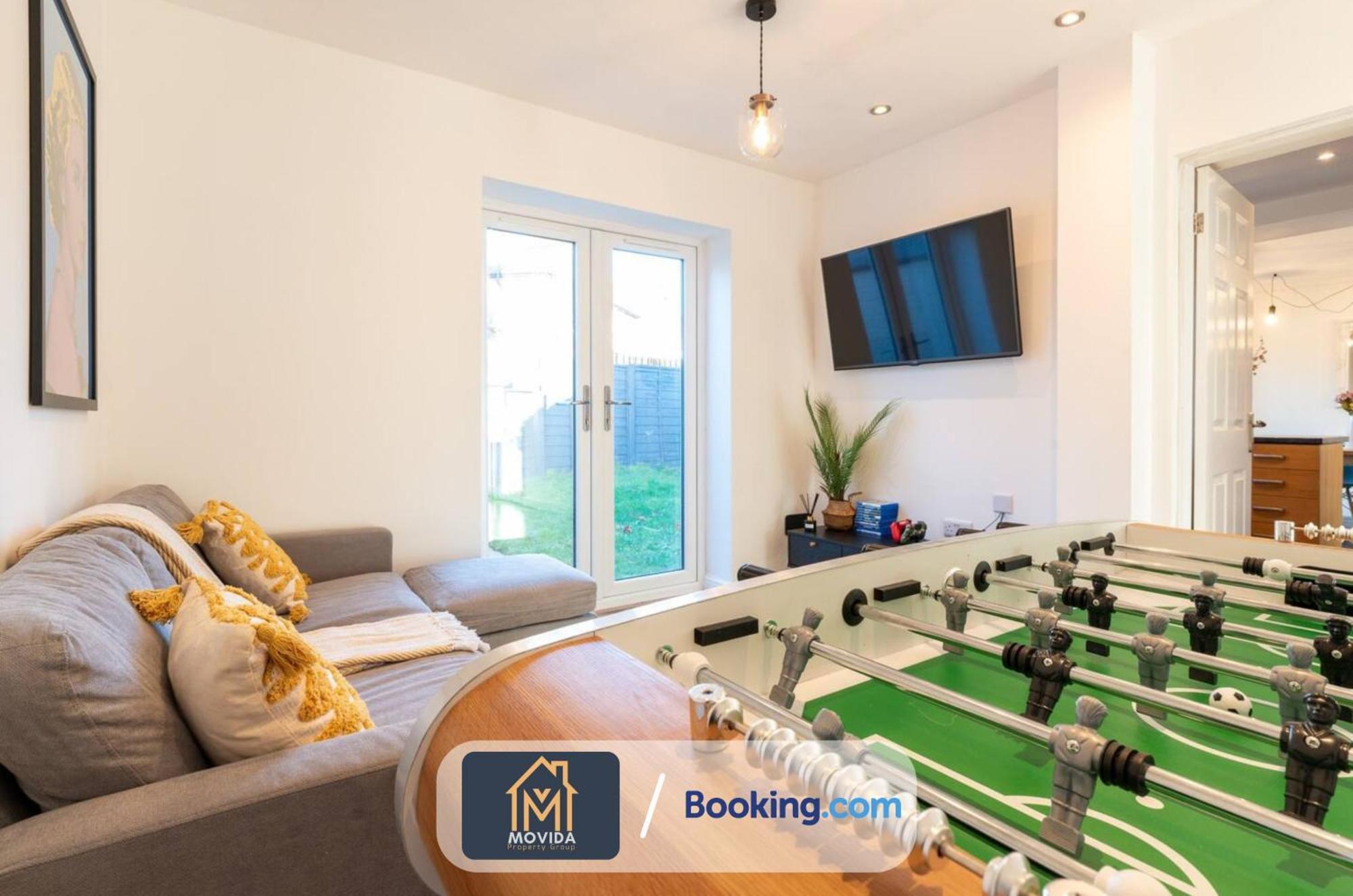 Large Modern 6 Bedroom House By Movida Property Group Short Lets & Serviced Accommodation With Games Room Leeds  Esterno foto