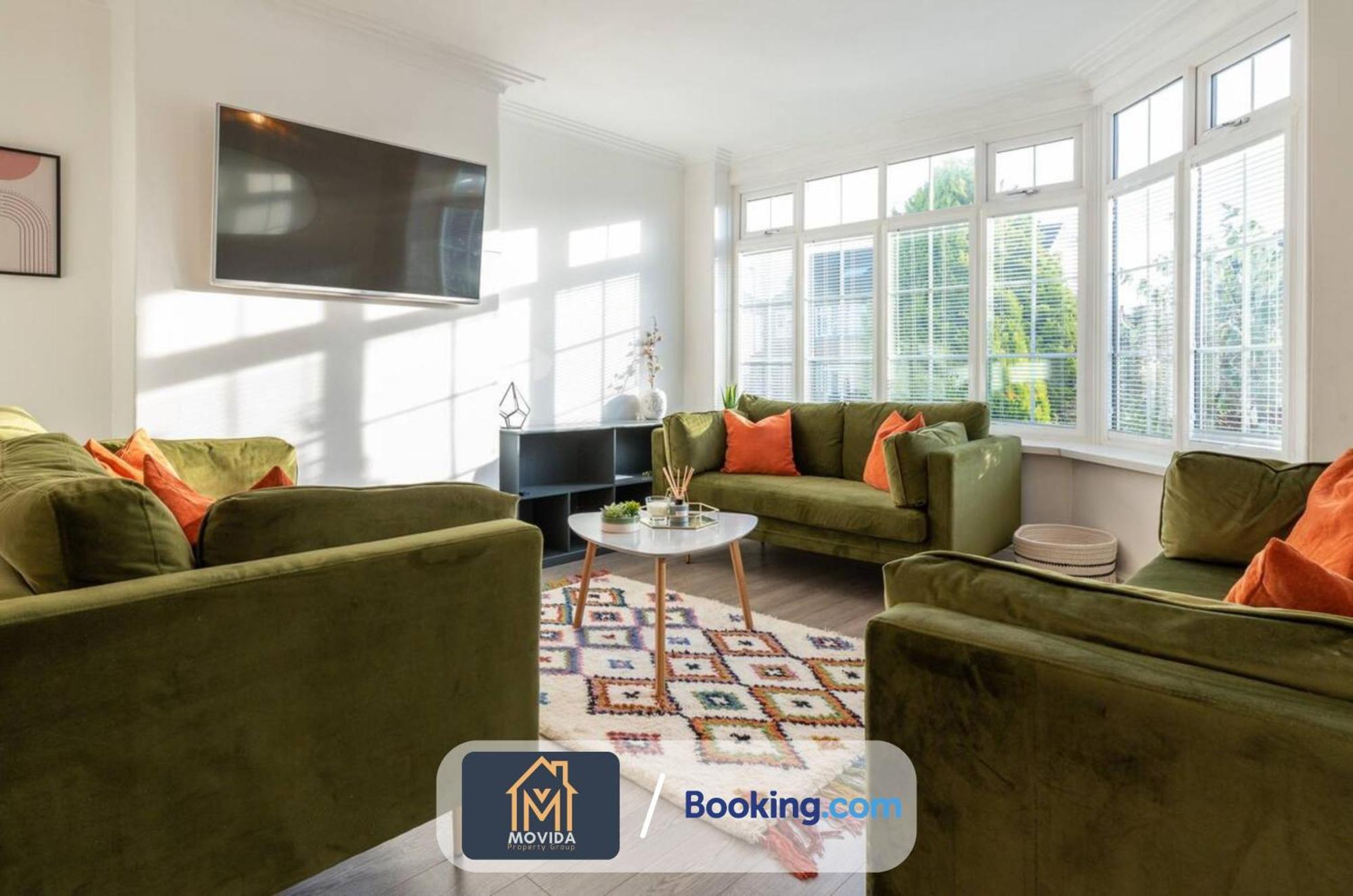 Large Modern 6 Bedroom House By Movida Property Group Short Lets & Serviced Accommodation With Games Room Leeds  Esterno foto