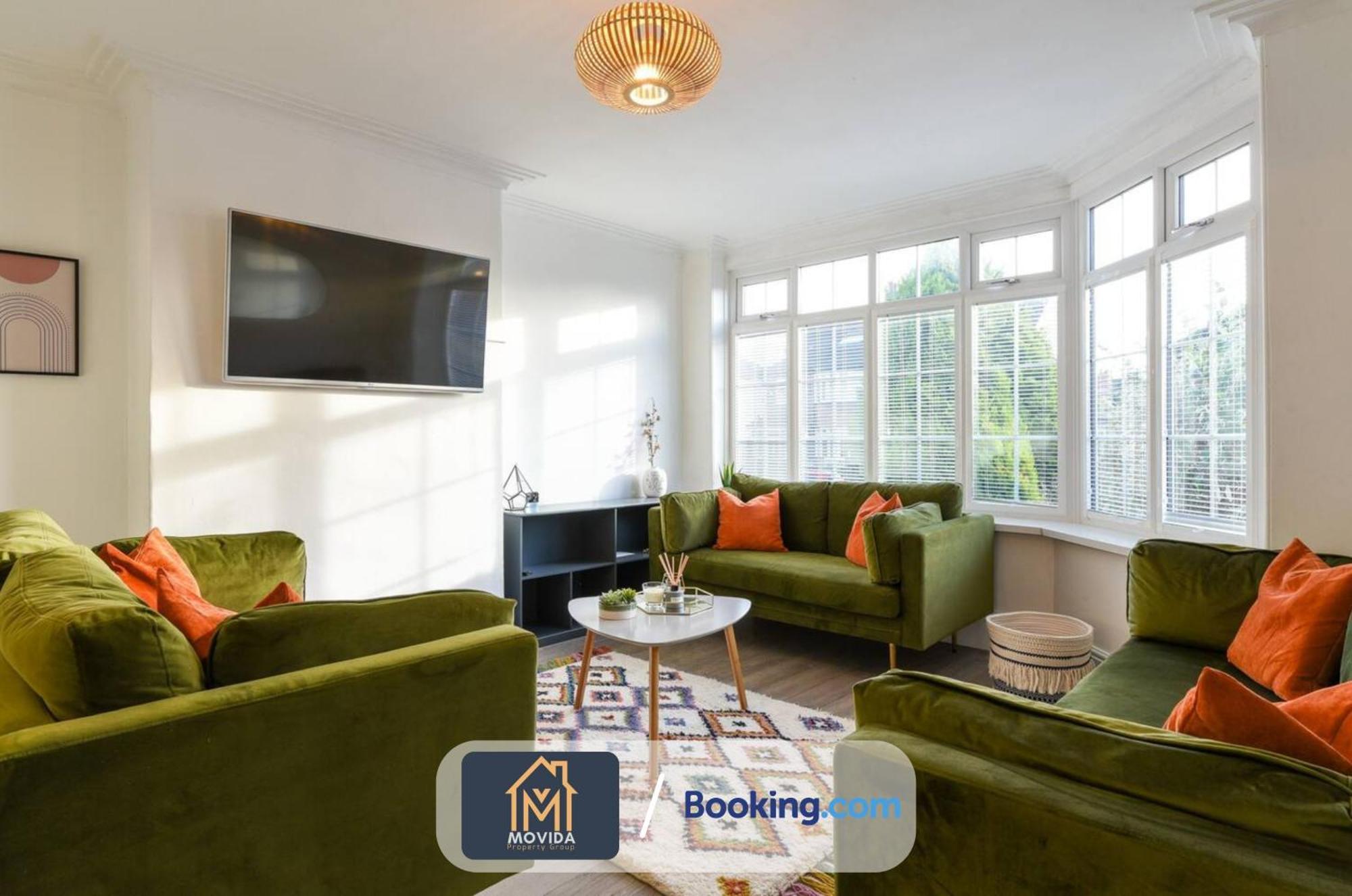 Large Modern 6 Bedroom House By Movida Property Group Short Lets & Serviced Accommodation With Games Room Leeds  Esterno foto
