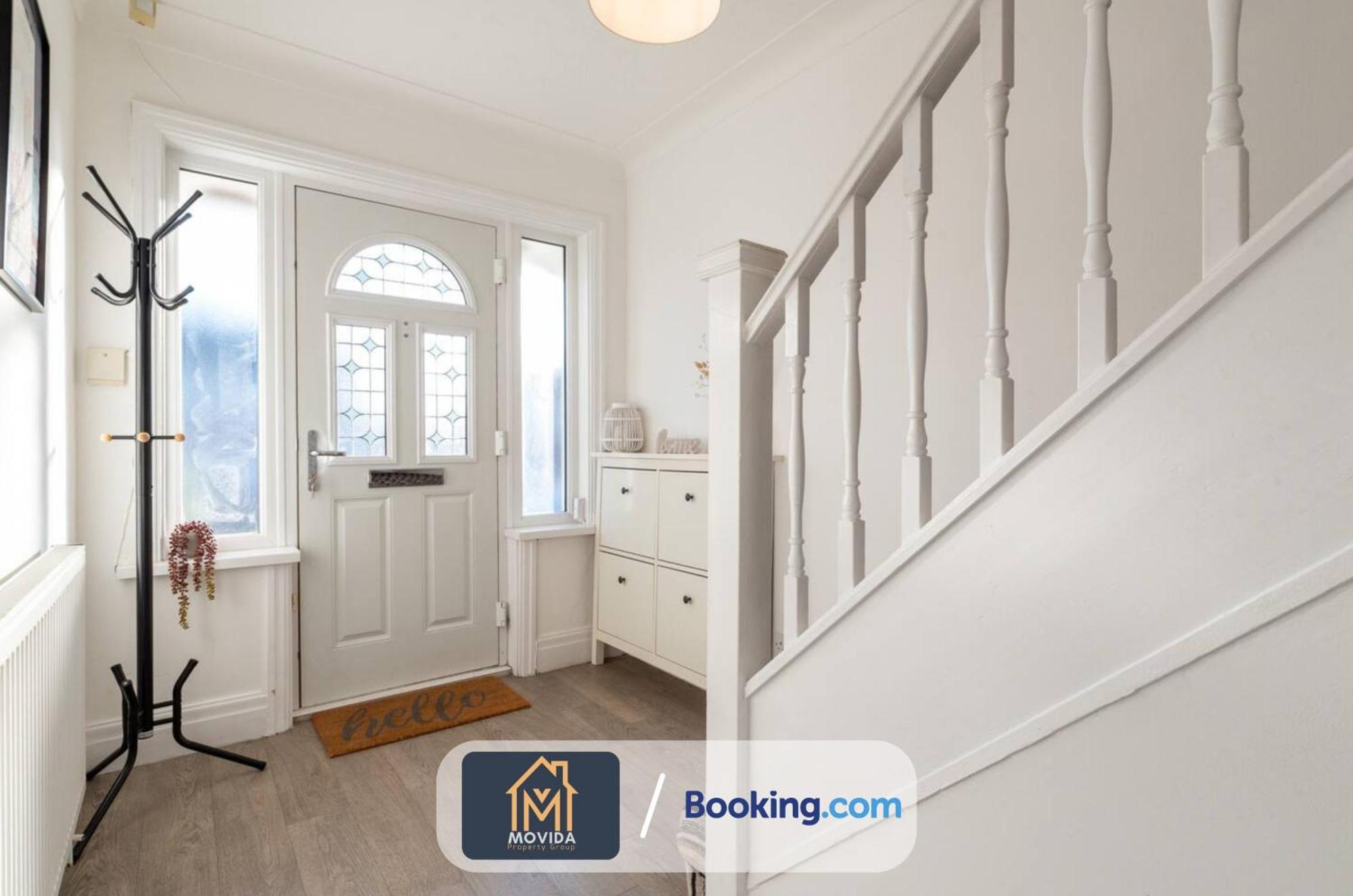 Large Modern 6 Bedroom House By Movida Property Group Short Lets & Serviced Accommodation With Games Room Leeds  Esterno foto